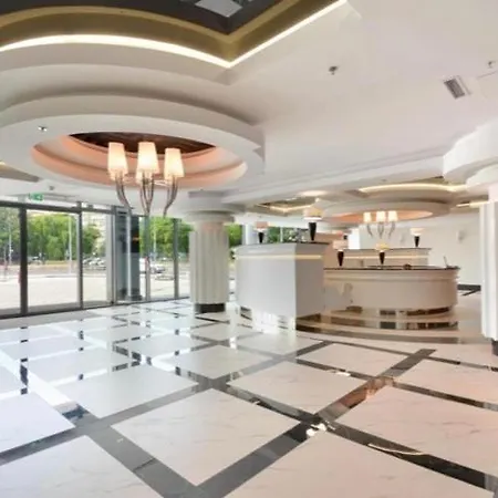Hanza Tower 22 Pool & Jacussi 公寓